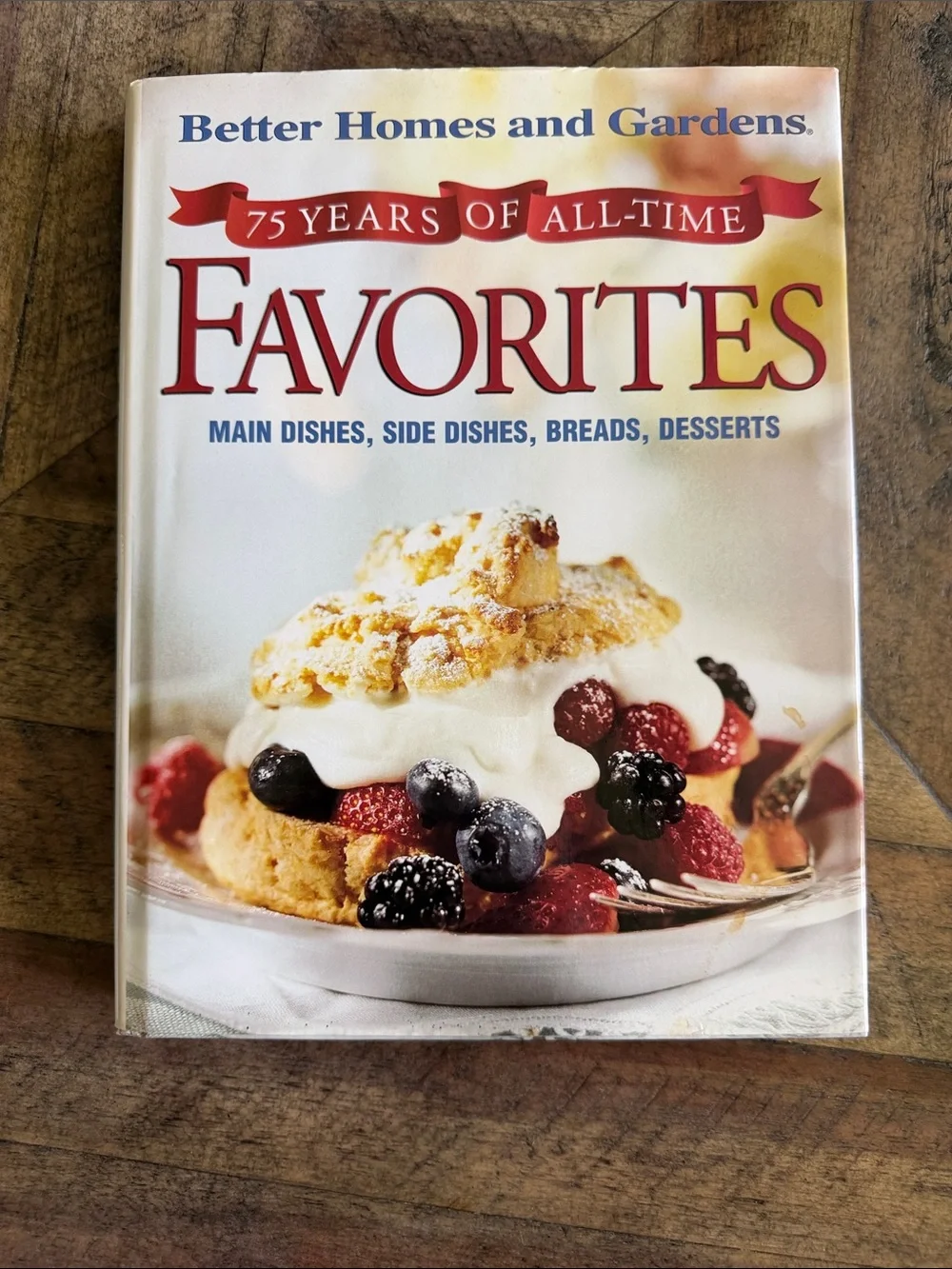 Better Homes and Gardens Favorites Cookbook - Red, Blue, Cream Cover
